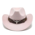 Détail du chapeau cowboy rose en suédine avec bande en cuir et ornement tête de taureau - M (56-59cm) / Rose