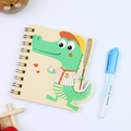 Dettaglio di un mini taccuino a spirale con un simpatico cartone di coccodrillo verde in copertina - Coccodrillo