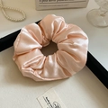 Chouchou élégant en satin rose avec texture de soie douce et haute élasticité - Rose