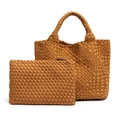 Set borsa tote e pochette intrecciate marroni con motivo a scacchi classico color caramello - Marrone