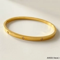 Bracciale rigido dorato 4mm in acciaio con quadrifogli e zirconi, modello A822 - Bracciale in Zirconia a Quadrifoglio (A822) / Oro