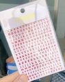 Detail von roten 3D-Buchstaben-Nagelstickern WG719 in transparenter Kunststoffverpackung - Blockbuchstaben / Laser Rot (WG719)