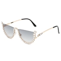 Occhiali da sole cat-eye con montatura in metallo dorato, lenti sfumate e strass luccicanti - Montatura con strass bianchi e lente verde sfumata