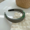 Serre-tête rembourré gris rétro avec broderie de feuilles et étiquette artisanale - vert olive