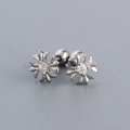Clou d'oreille croix en argent S925 orné d'un oxyde de zirconium central brillant - Argent 925 / Or Blanc