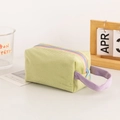 Borsa cosmetica in velluto a coste verde con manico viola e cerniera colorata - Verde
