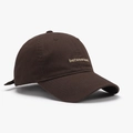 Casquette de baseball en coton marron foncé avec broderie jaune vue de côté - Réglable / Café Foncé