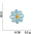 Detail of 4x4cm light blue daisy embroidery patch with size and weight annotations - No.29 Light Blue Daisy