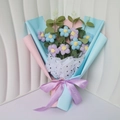 Bouquet de fleurs au crochet faites main en bleu et violet avec ruban 'Just for you' - Bleu