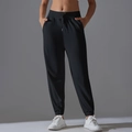 Detalle de cintura alta con cordón en pantalones de chándal negros transpirables - S / Negro