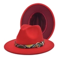Détail d'un chapeau fedora en laine rouge avec bande serpent et boucle dorée - M (56-58cm) / Rouge et bordeaux