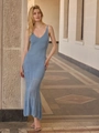 Abito lungo in maglia celeste con motivi traforati ed elegante scollo a V profondo - S / Blu Reale