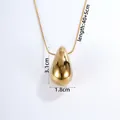Dettaglio collana con pendente a goccia dorato 3,1x1,8cm e catena a serpente sottile - 3.1cm x 1.8cm (8.4g) / Oro