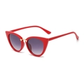 Occhiali da sole cat-eye rossi con lenti viola sfumate e dettagli dorati chic - Cornice Rossa Grigio Sfumato