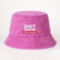 Cappello a secchiello in cotone lavato fucsia con testo bianco SHIT SHOW e CREW MEMBER - Taglia unica / Rosa Rossa