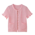 Vue détaillée du cardigan rose en tricot à manches courtes avec boutons dorés et poches - S / Cardigan Rose
