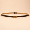 Sottile cintura in pelle nera da donna con elegante fibbia decorativa in metallo oro - Fibbia a Barra di Metallo (19244) / Nero
