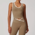 Zweiteiliges erdfarbenes Yoga-Set mit Racerback-Oberteil und High-Waist V-Cut Leggings - S / Kakaobraun