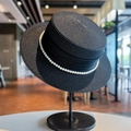 Elegante cappello di paglia nero con nastro di seta e decorazione di perle bianche - Cappello di Paglia Perla Artificiale Nero (D-438)