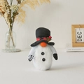 Gnome de Noël avec chapeau à carreaux, pomme de pin et baies, décor de fête - Noir (Bonhomme de Neige)