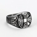Anello vintage da uomo con croce vichinga in acciaio inossidabile e dettagli a nodo celtico - US 7 / Color Acciaio