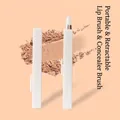 Draagbare uitschuifbare lip- en concealerborstel met witte haren en een matte behuizing - 1 Stuk / Wit
