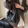 Sac hobo noir en cuir souple avec un pendentif astronaute mignon pour femme - Noir