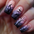 Nahaufnahme von rosa-lila Verlaufsnägeln mit schwarzen Baum- und Vogel-Silhouetten - Farbverlaufsbasis vertrockneter Baum Vogel Stil (LC191) / Gelee-Kleber Werkzeugset (24 Stück/Packung)