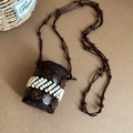 Bohemian geweven mini-crossbodytas met kokosnootschalen en houten kralen detail - Ketting-Koffie-Wit-Rond