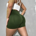Pantaloncini da yoga a vita alta senza cuciture verde scuro con design arricciato glutei - Taglia S / Pantaloni e gonne / Verde militare