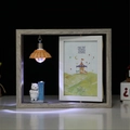 Cornice rotante in legno bifacciale 4x6 con luce LED calda e decorazioni in miniatura - Stile Luce Bifacciale-Orso Bianco / 6 Pollici