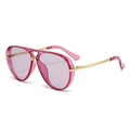 Detalle de gafas de sol aviador rosa transparente con patillas doradas y lentes violeta - C9 Púrpura Transparente Lentes Púrpura Claro