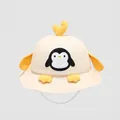 Dettaglio ravvicinato di un cappello a secchiello in cotone crema con simpatico pinguino 3D - 50cm (1-3 anni) / Bianco avorio