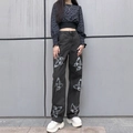 Damen Jeans mit hoher Taille, weitem Bein und markantem grauem Schmetterlings-Aufdruck - S / Schwarz