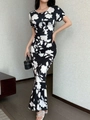 Elegant slim fit floral print dress with fisheye hem and ruched details for women - S / Black