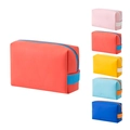 Minimalistische PU-leren make-uptas in rood met LOVE-reliëf en een handige draaggreep - Achthoekige Tas / Klein / Rood