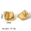 Macro shot of 18k gold irregular crumpled square earrings with 24mm size dimensions - Gold (TE6604-G)