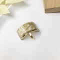 U-shaped hair hook featuring brown marble pattern acetate and golden metal clip - Apricot