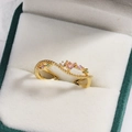 Bague dorée élégante avec pierre de cœur rose et accents de cristaux colorés brillants - Or / Style Couronne Infini (Style 34)