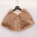 Kurzes Kunstfell-Cape in Camel-Braun, eleganter Winter-Schulterwärmer für Abendkleider - Khaki