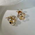 Orecchini a grappolo d'uva in resina dorata con dettaglio in perla bianca da donna - Oro (Perno in argento)