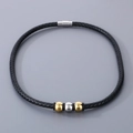 Bracciale in pelle intrecciata nera da uomo con perle bicolore e chiusura magnetica - Collana Nera