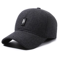 Berretto da baseball uomo grigio scuro con paraorecchie e patch in pelle sportiva - Regolabile / Etichetta in Pelle Verticale Grigio