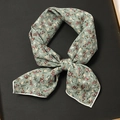 Foulard élégant en coton et lin vert à motif floral avec bordure blanche cousue - 55x55cm / Sophora Pleureur Vert