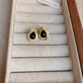 Detail of drop-shaped gold earrings with black stones in a jewelry box - Gold Black Waterdrop Gemstone Earrings (6# Silver Needle-Gold-Black)