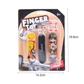 Set di mini monopattini da dita con tre skateboard e attrezzi in pacchetto da 18,8 cm - 6802 Set