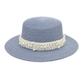 Détail d'un chapeau de soleil bleu clair en paille avec des perles blanches sur un ruban - M (56-58cm) / Bleu ciel