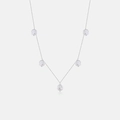 Dettaglio della collana in argento S925 con cinque ciondoli a rilievo strutturati - Platino