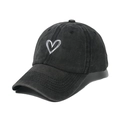 Vintage-Baseballkappe in Wasched Black mit Herzstickerei, Seitenansicht im 45-Grad-Winkel - Schwarz