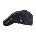 Détail du béret en denim noir vieilli avec trous effilochés et boucle réglable en laiton - Taille unique (56-60cm) / Noir - Casquette Ivy en jean vieilli